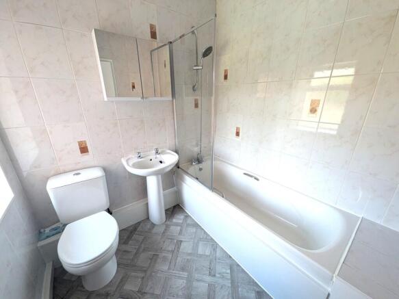 2 bed Terraced to rent Image 7