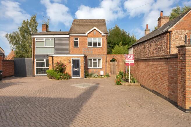 3-bed semi-detached on Loughborough Road, Mountsorrel, LE12, £250,000