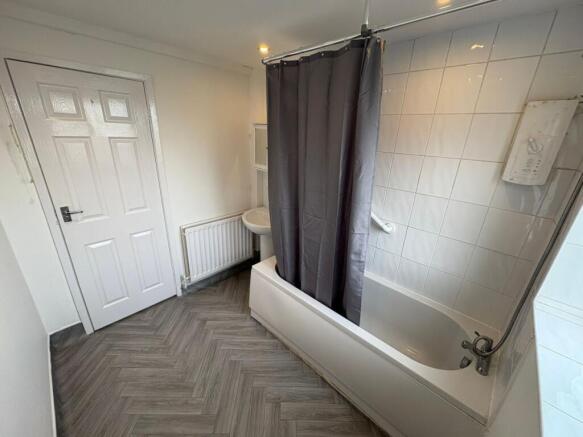 2 bed Terraced to rent Image 8