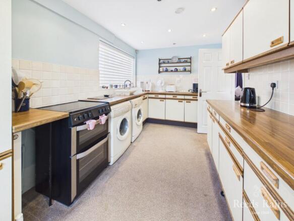 3 bed Semi-Detached for sale Image 4