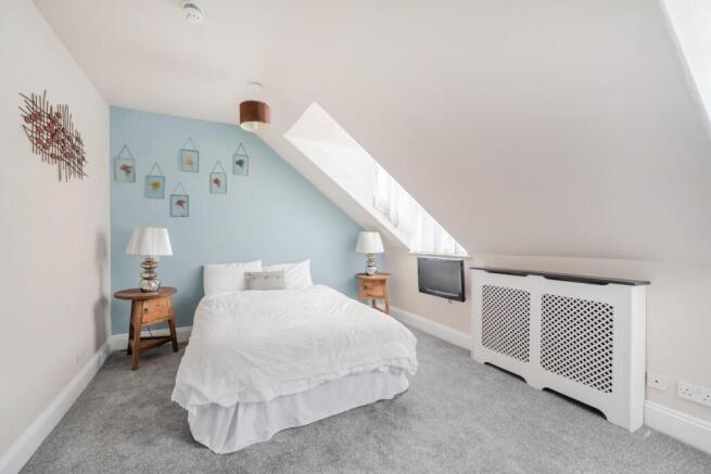 4 bed Link Detached House for sale Image 12