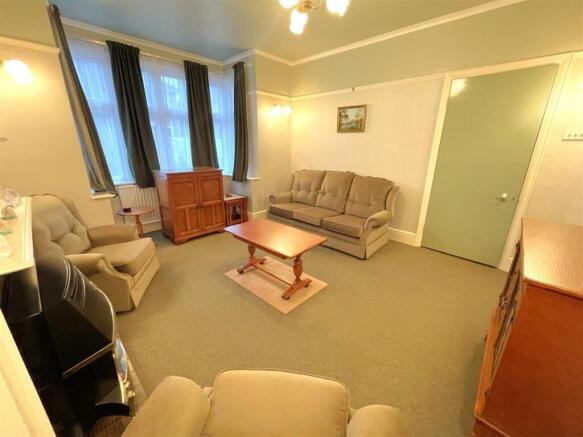 lounge 2.JPG