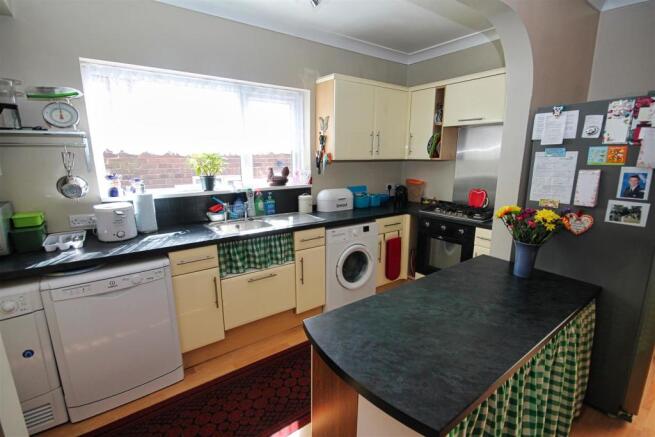 Kitchen 1.jpeg