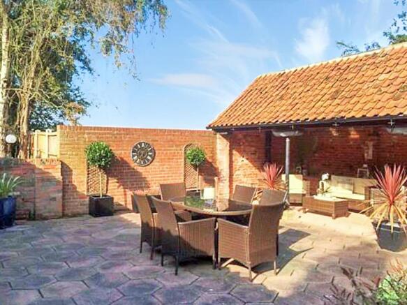 OUTDOOR DINING AREA