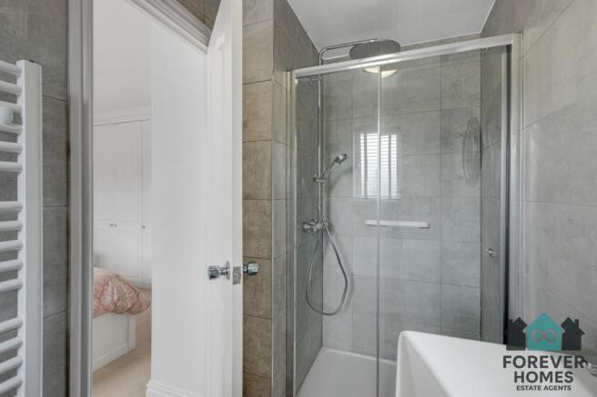 4 bed Detached for sale Image 10