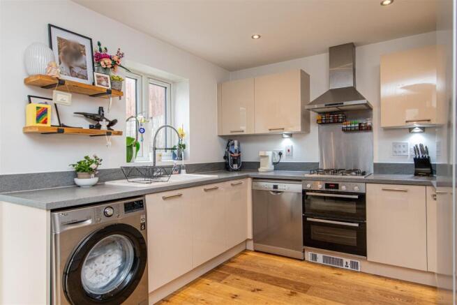 Virginia Crescent, Burton Latimer photo 4