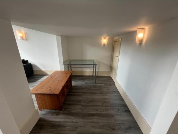 1 bed Flat to rent Image 5