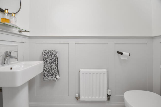 5 bed Detached for sale Image 8