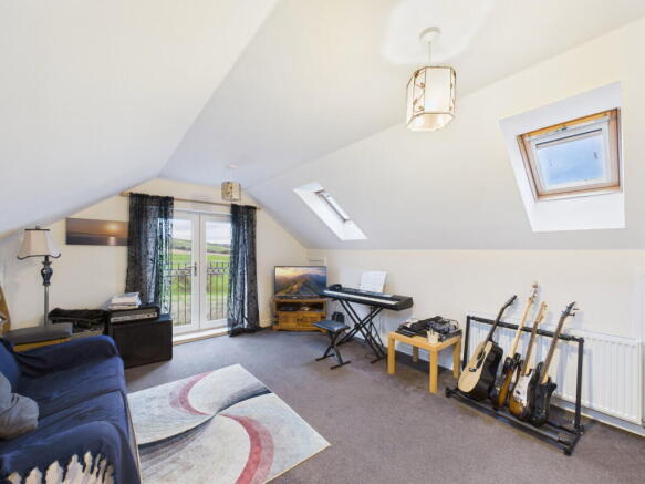 4 bed Detached for sale Image 6