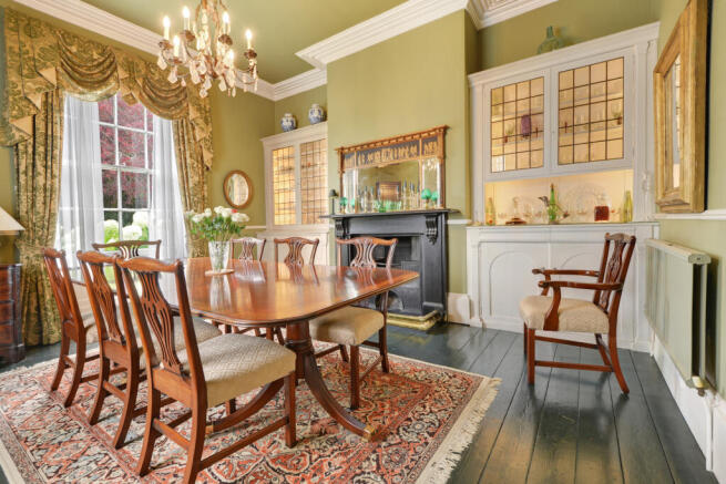 6 bed Detached for sale Image 11