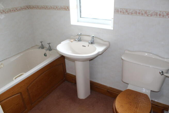 BATHROOM/WC