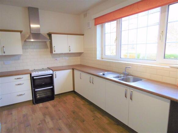 FITTED KITCHEN