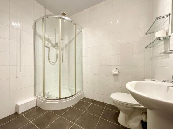 2 bed Apartment for sale Image 6