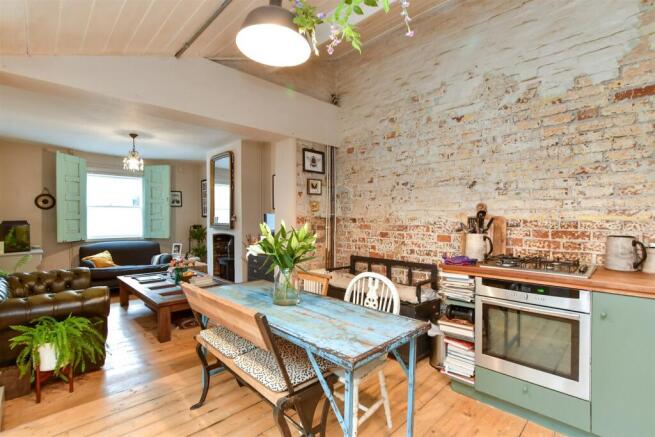 Kitchen /Breakfast Area