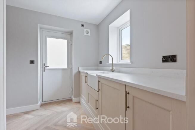 4 bed Detached for sale Image 9