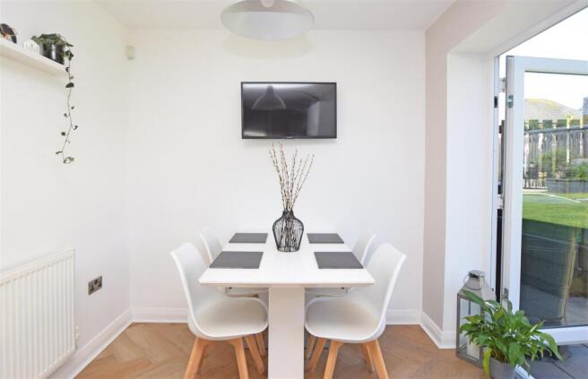 Dining Area.JPG