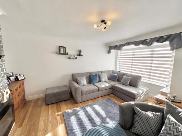 Lounge 2.jpg