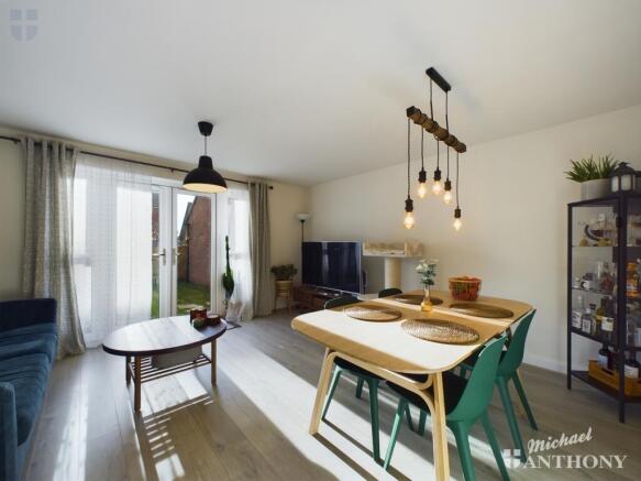 CAM03218G0-PR0448-STILL009