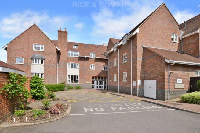 2-bed house on Manor Place, Walton On Thames, £175,000