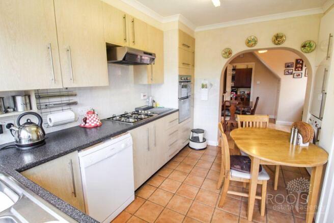 Kitchen to diner