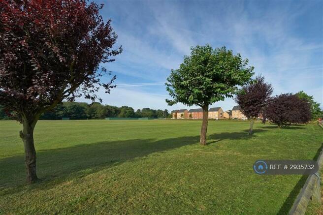 Overlooks The Green - Nice!