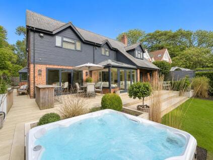 Lilliput Road, Canford Cliffs, Poole, Dorset, BH14