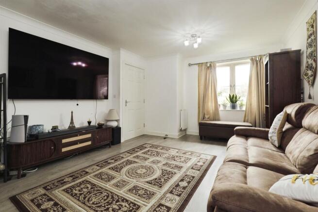 4 bed Semi-Detached for sale Image 8