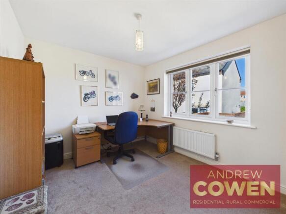 4 bed Detached for sale Image 10