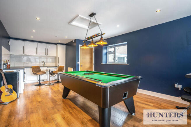 6 bed Detached for sale Image 8