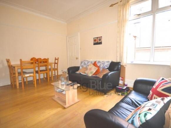 5 bed House Share to rent Image 4