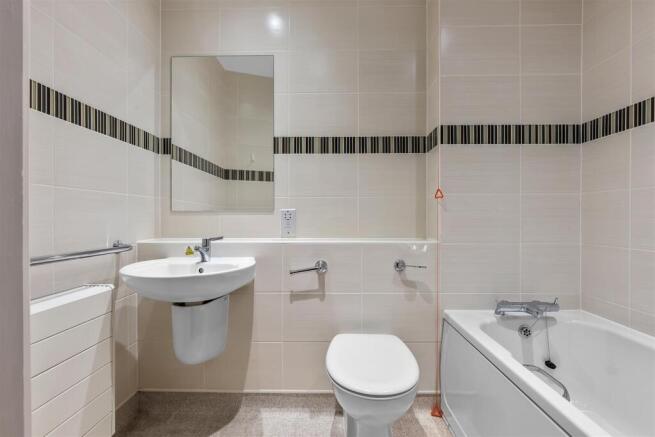 2 bed Apartment for sale Image 10