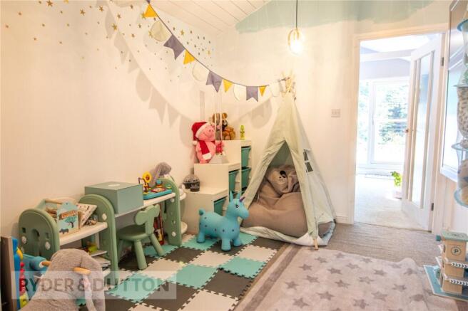 4 bed Semi-Detached for sale Image 12