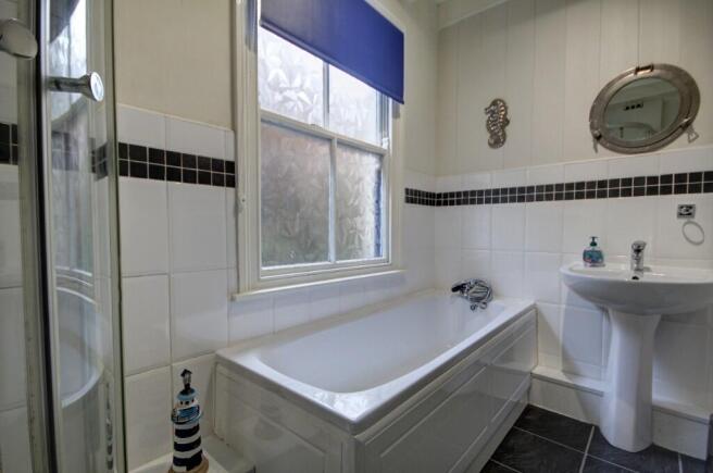 4 bed Cottage for sale Image 7