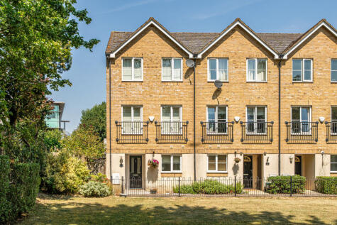 Edson Close, Watford, WD25