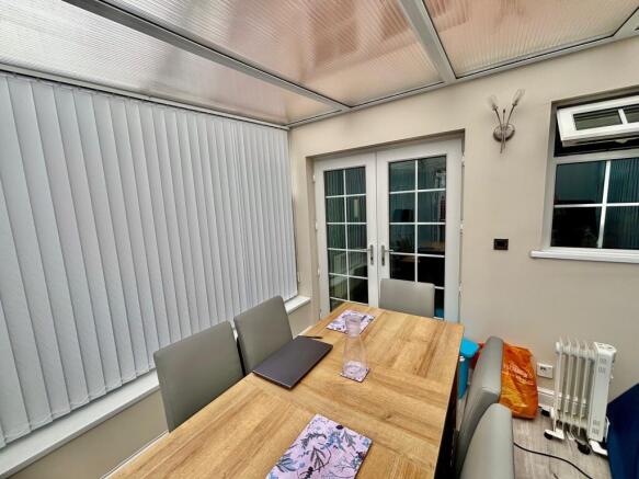 2 bed House to rent Image 5