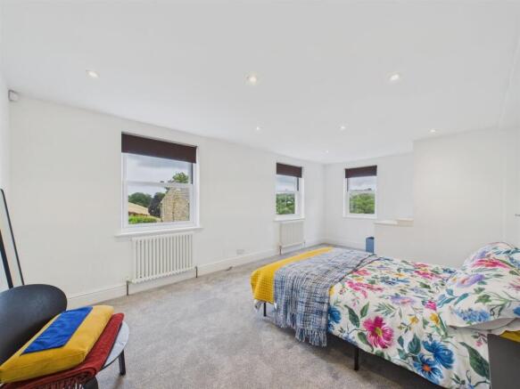 4 bed Detached for sale Image 8