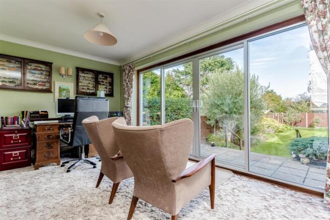 house-sailsbury-avenue-cheam-sutton-120.jpg