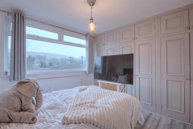 3 bed Semi-Detached for sale Image 7