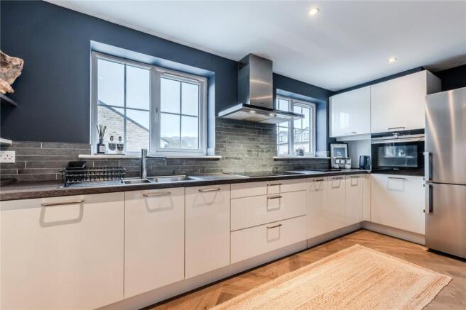 4 bed Town House for sale Image 4