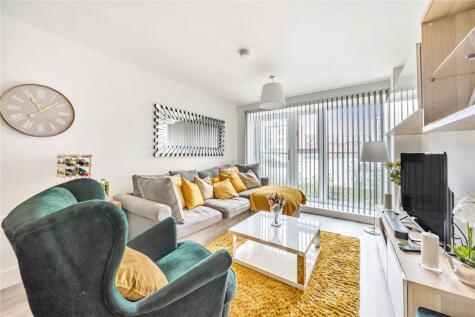 Anniversary Avenue West, Bicester