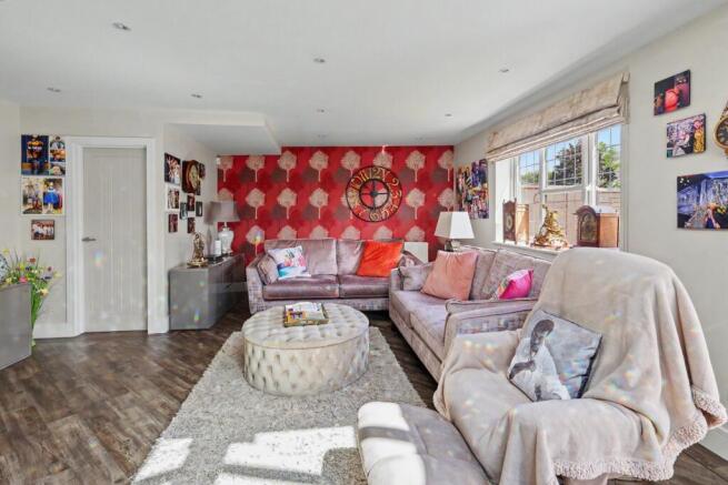 Millcrest Road, Goffs Oak, EN7 photo 4