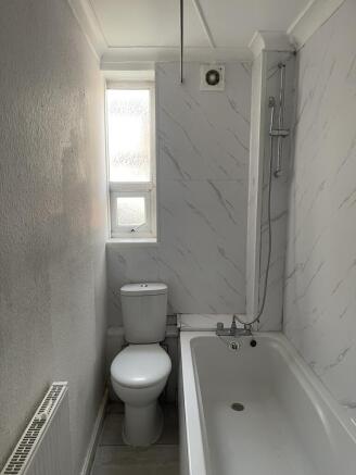 Landseer Avenue, London, E12 photo 4