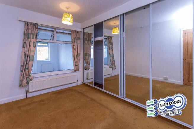 2 bed Semi-Detached Bungalow for sale Image 4
