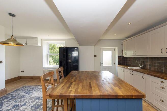 4 bed Detached to rent Image 9