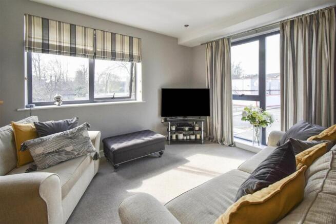 2 bed Apartment for sale Image 4