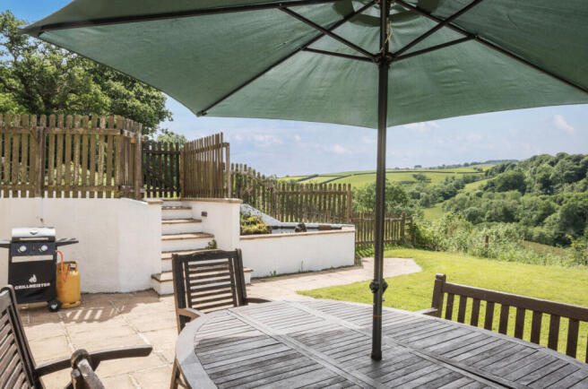 1295211-5-683a009...