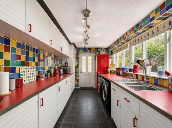 3 bed Semi-Detached for sale Image 6