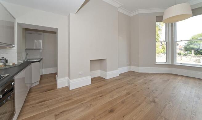 2 bed Flat to rent Image 4