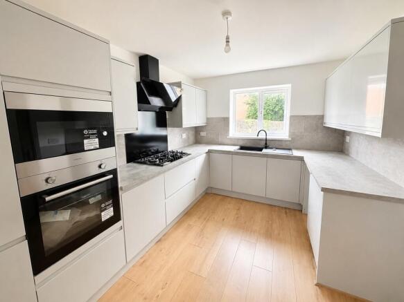 4 bed Detached for sale Image 4