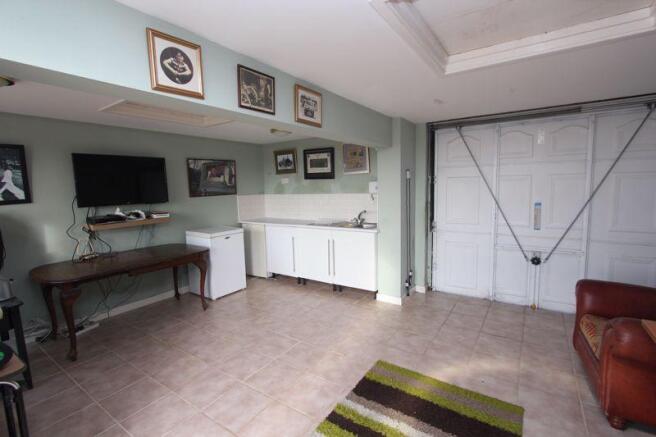 Garage 2